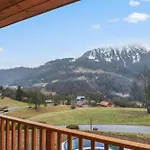 Et Spacieux Moderne Chalet