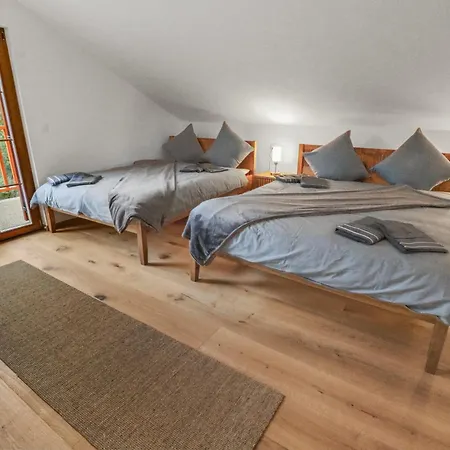 Et Spacieux Moderne Chalet *