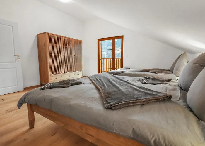 Et Spacieux Moderne Chalet