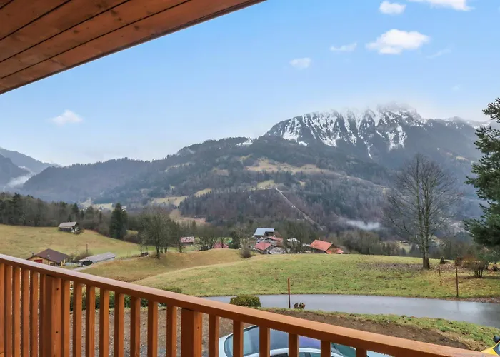 Et Spacieux Moderne Chalet