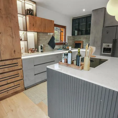 Chalet Et Spacieux Moderne Cergnat